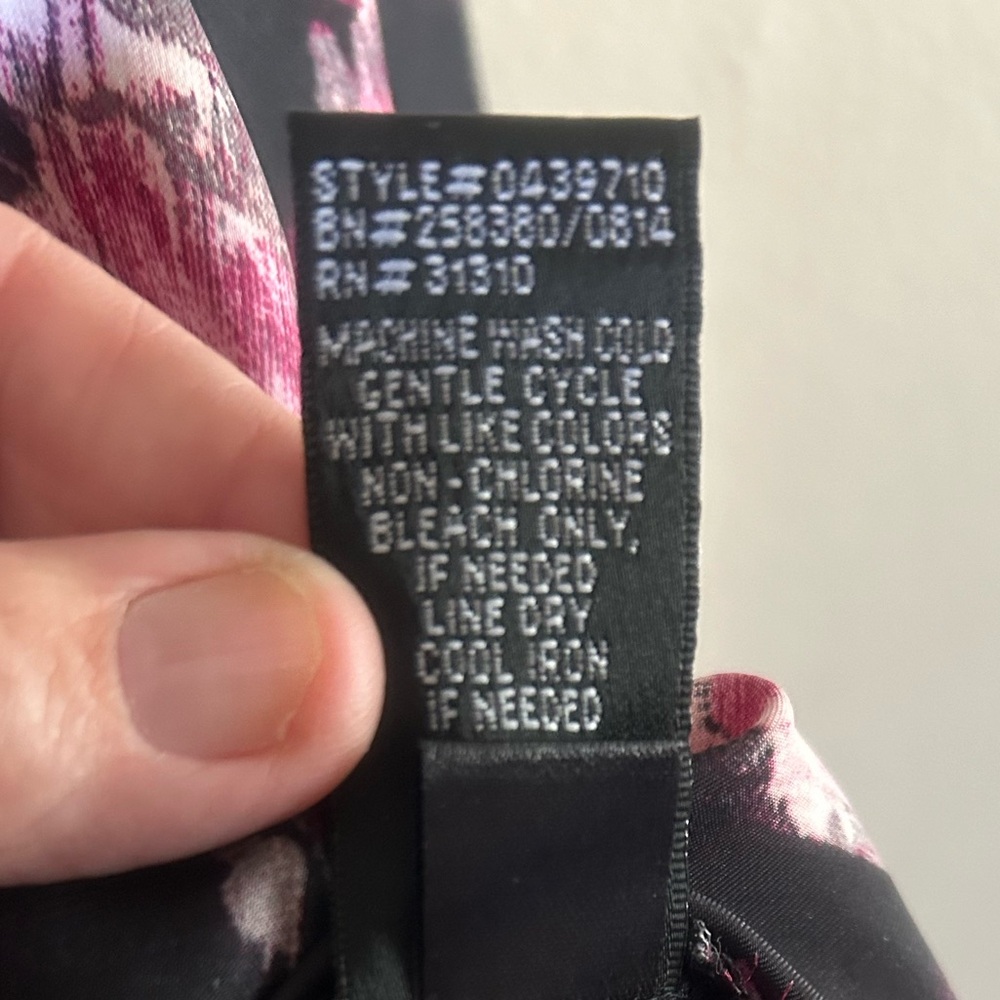 Womans Blouse, size Medium - Picture 5 of 7